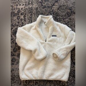 Patagonia Cream Sherpa Fleece Pullover with Logo Tag. EUC. Size medium.